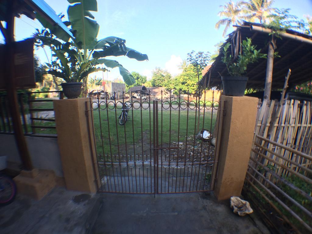 Jeges Homestay Senggigi Exterior photo